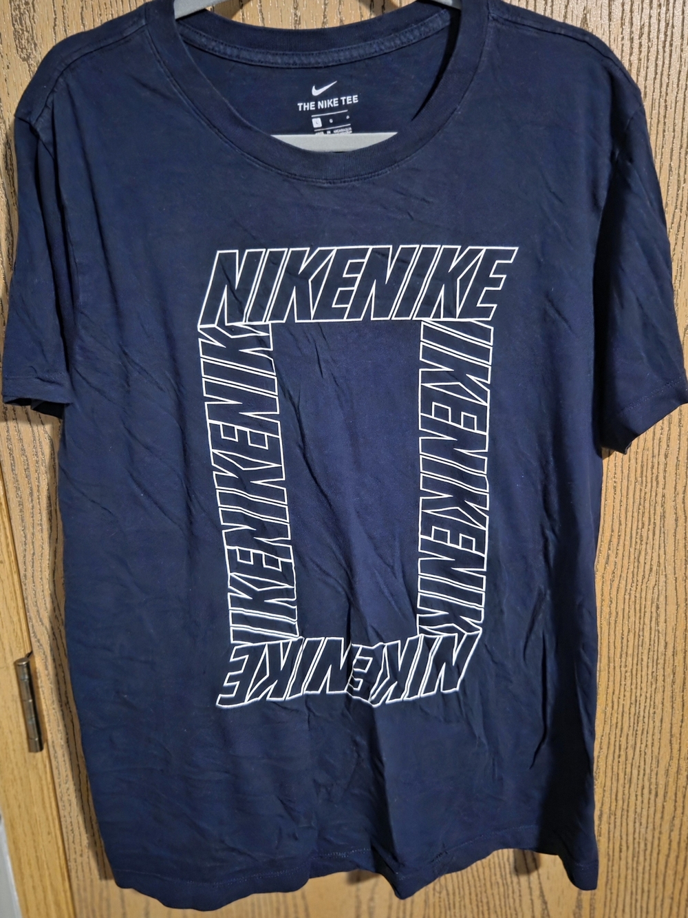 Nike Men's Navy Blue Graphic Logo T-Shirt
